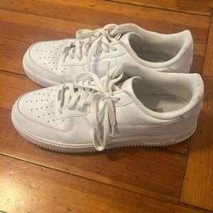 Gently worn Air Force ones. Size 13